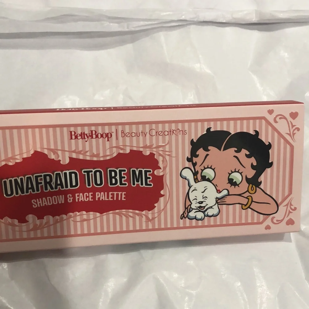 Betty Boop unafraid to‎ be me 10 shases eyeshadow and face mirrored palette new